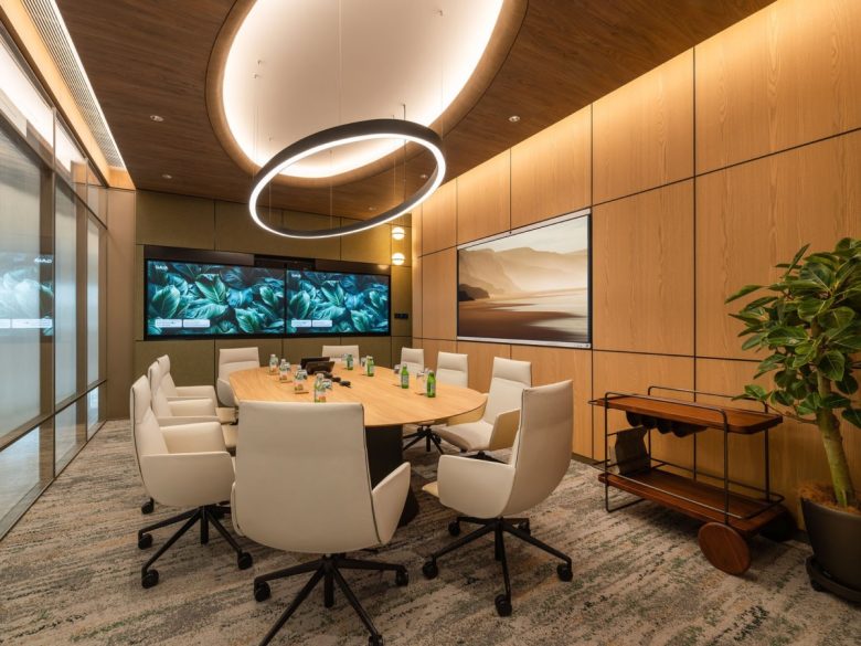 комната переговоров HKRI Taikoo Hui and Swire Properties Shared Offices