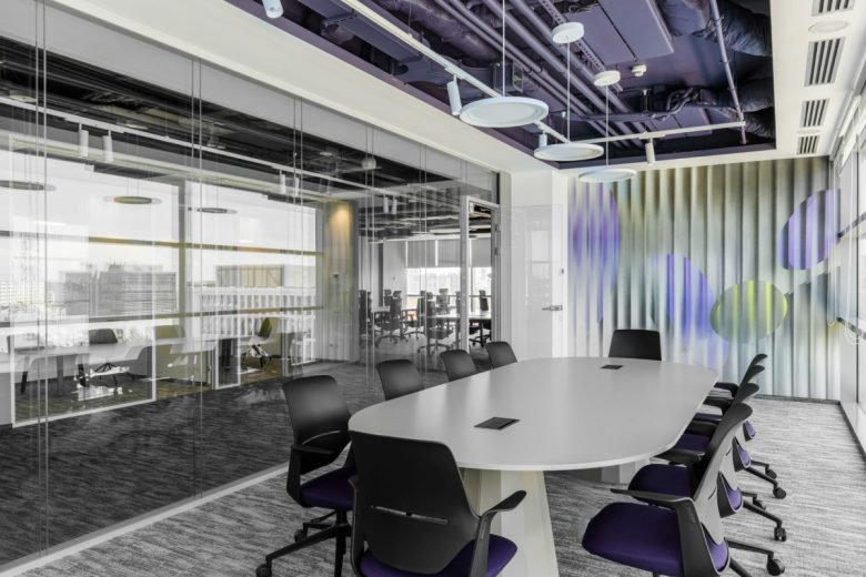 комната переговоров_овальный стол K2 Design Lab