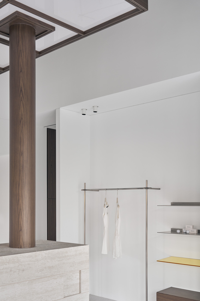 комната с оборудованием для гольфа с вешалкой Traces of Light