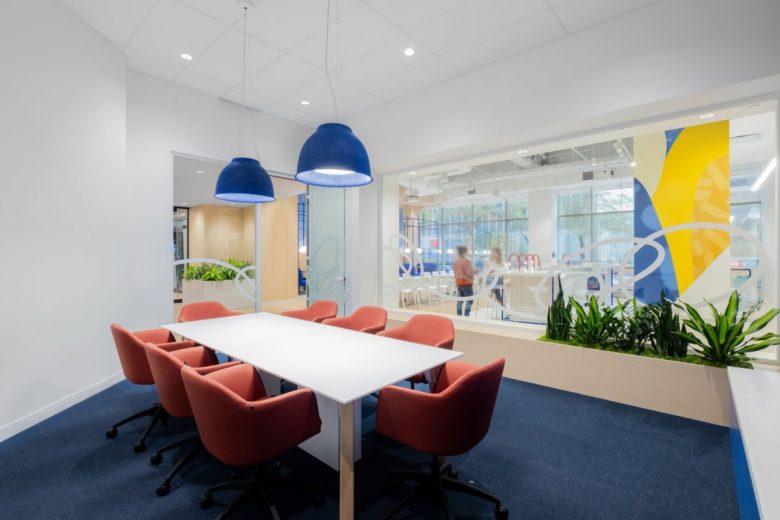 комната совещаний FCCQ Offices