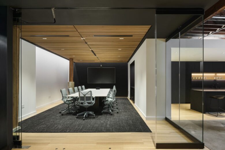 комната совещаний UrbanWorks Architecture Offices