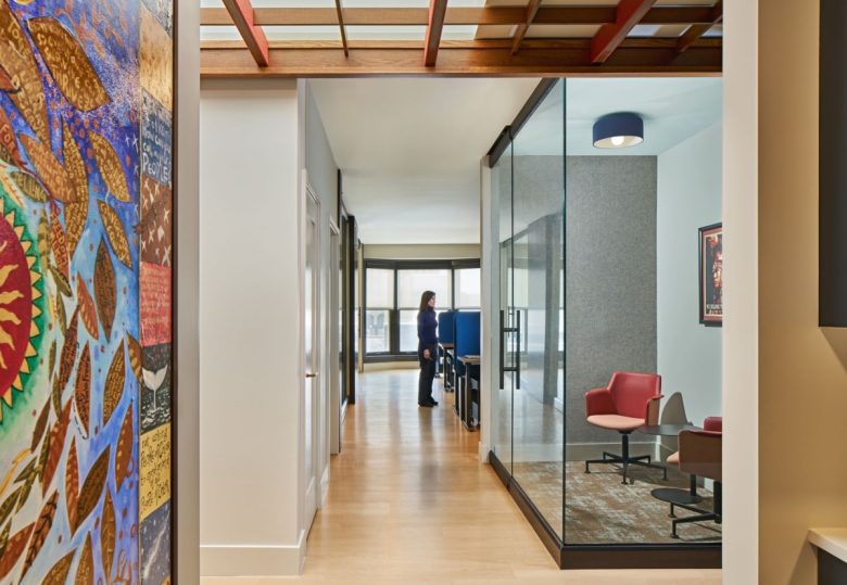 коридор к рабочим кабинетам CMF Offices