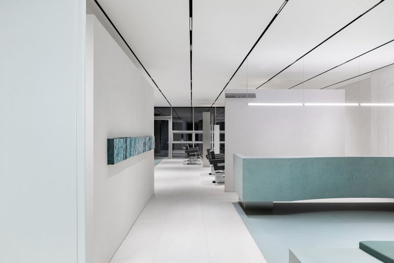 коридор к залу Hearts Hannam Hair Salon