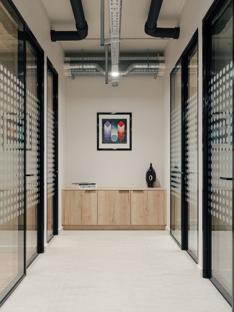 коридор между рабочими кабинетами Mastercard