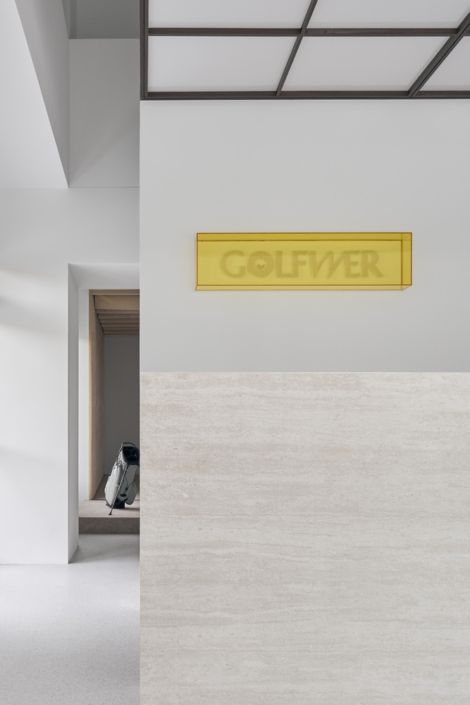 коридор в Traces of Light