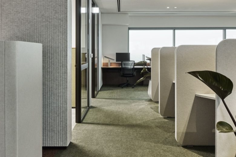 коридор в рабочей зоне JLL