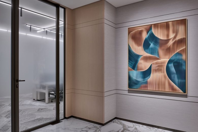 красивая картина на стене One Za’abeel Offices