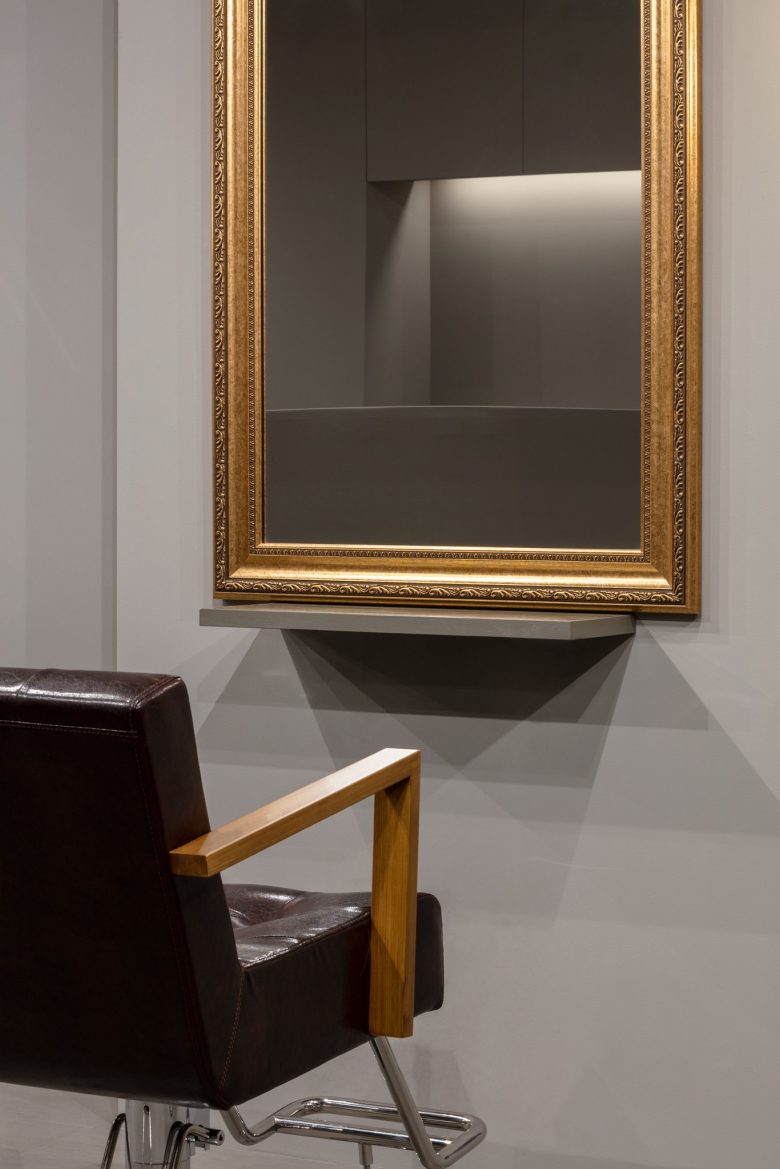 кресло и зеркало RED