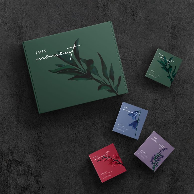 крупный план коробки This Moment Candles
