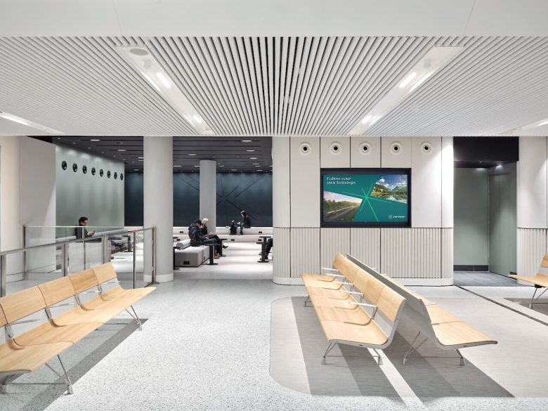 лавочки в зоне ожидания Eurostar UK Terminal