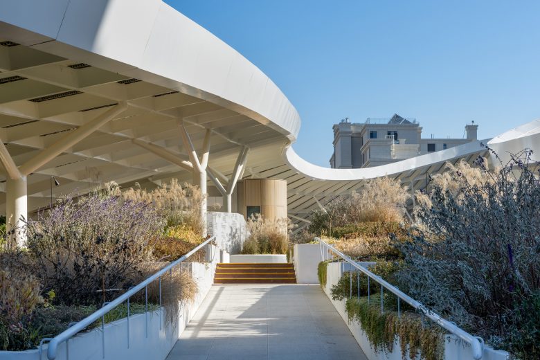 лестница к зданию Activity Center of Taikang Community Yan Garden