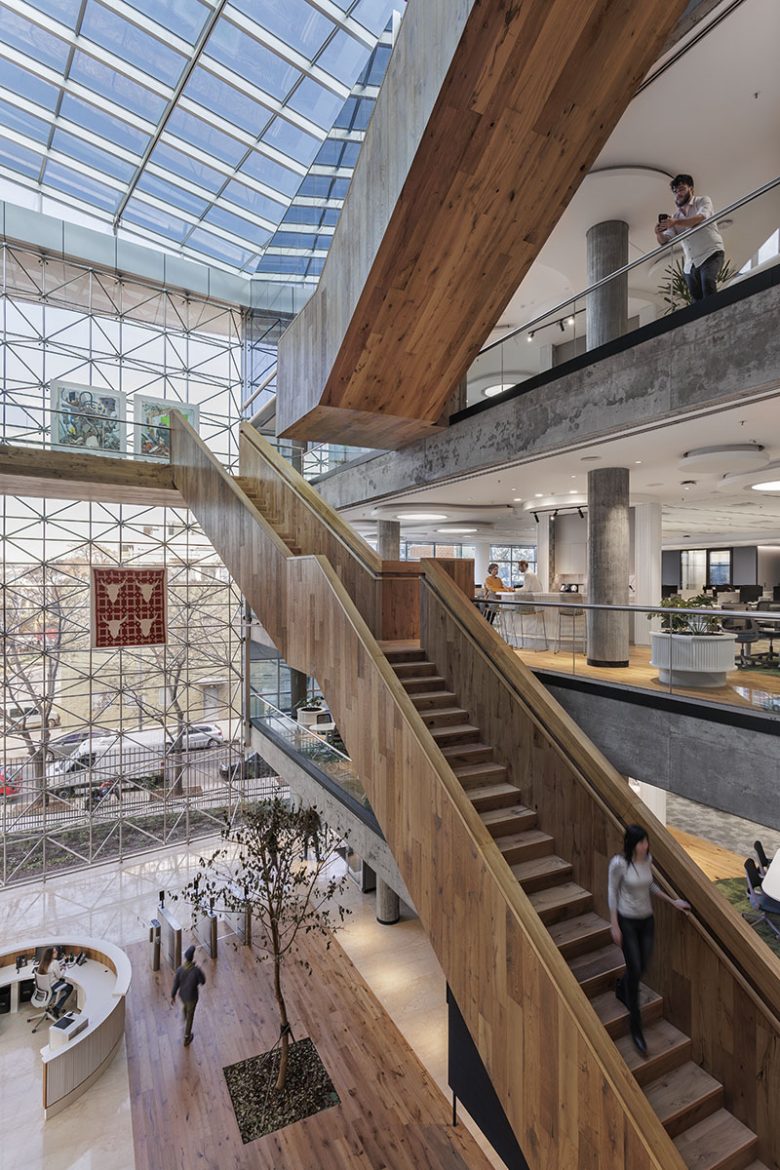 лестница с второго этажа Supermayorista Vital