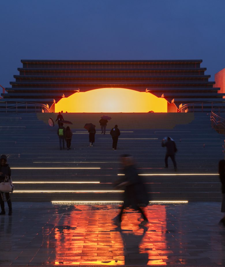 люди на лестнице - вечер Spanish Pavilion at Expo Osaka 2025