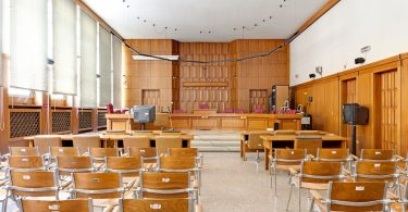 Мебель для судебных залов: неизменные традиции, прошедшие через столетия
