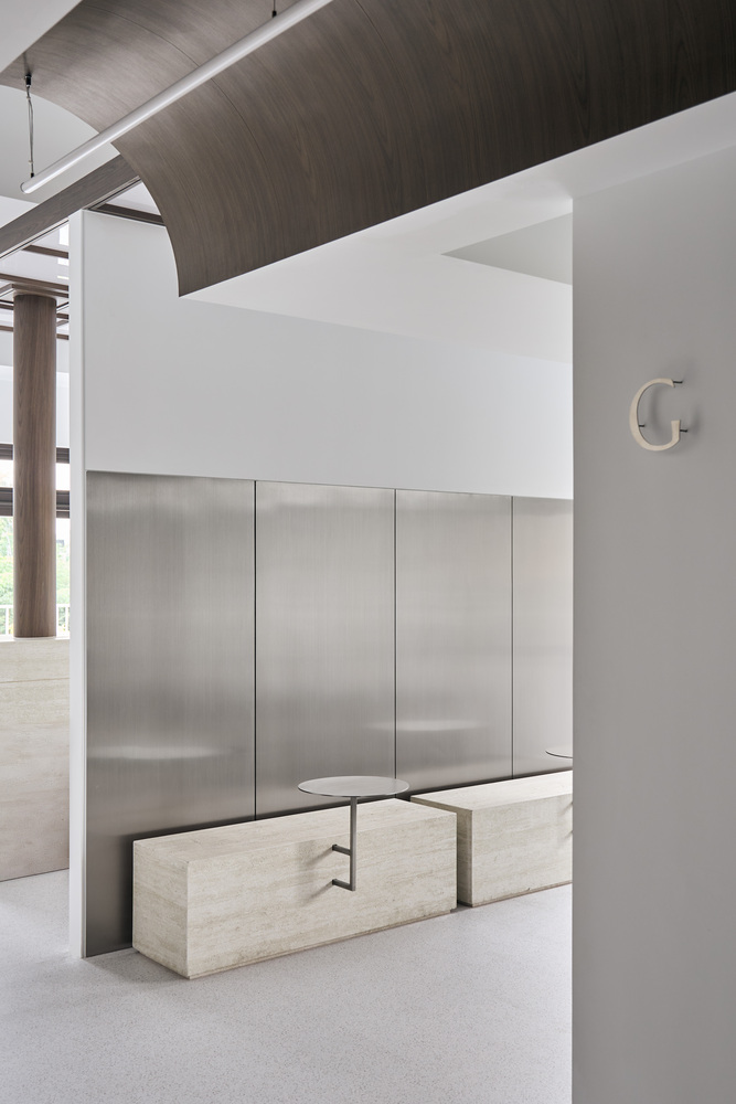 места для отдыха с лавочками и столиками Traces of Light