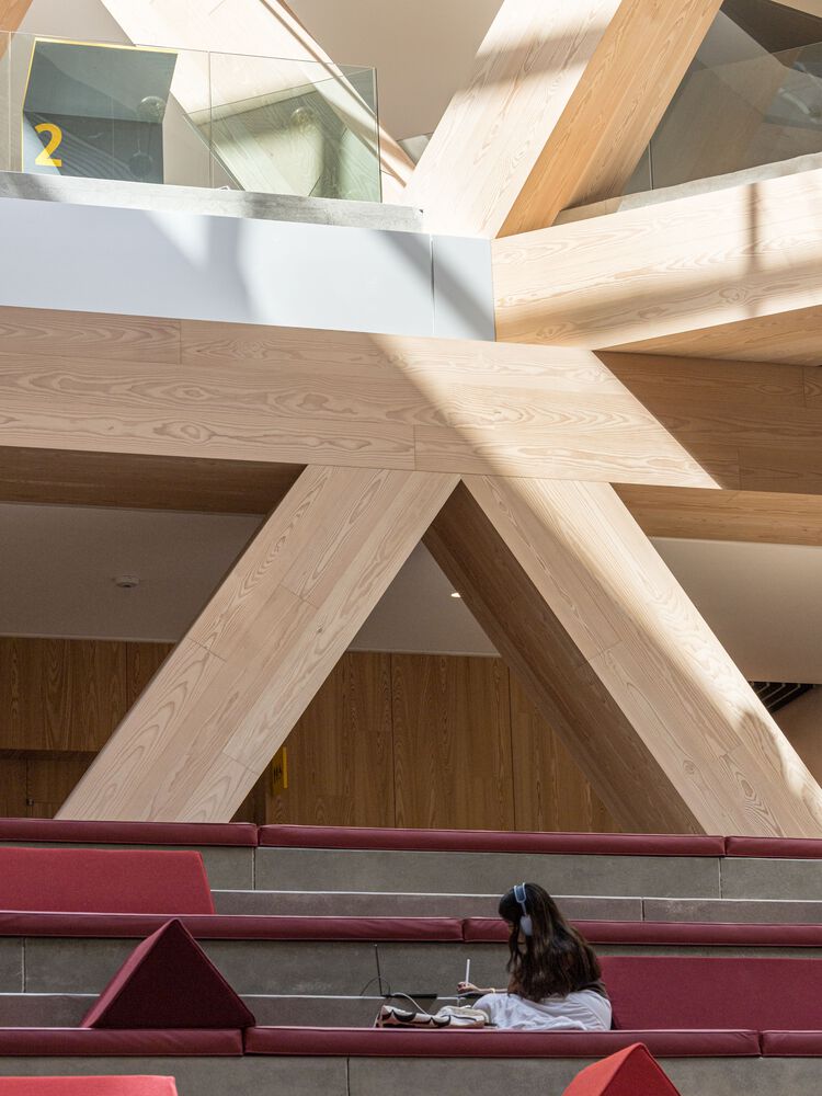 места для занятий лестница Claremont McKenna College