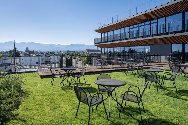 место отдыха работы на террасе Juzen Chemical Corporation