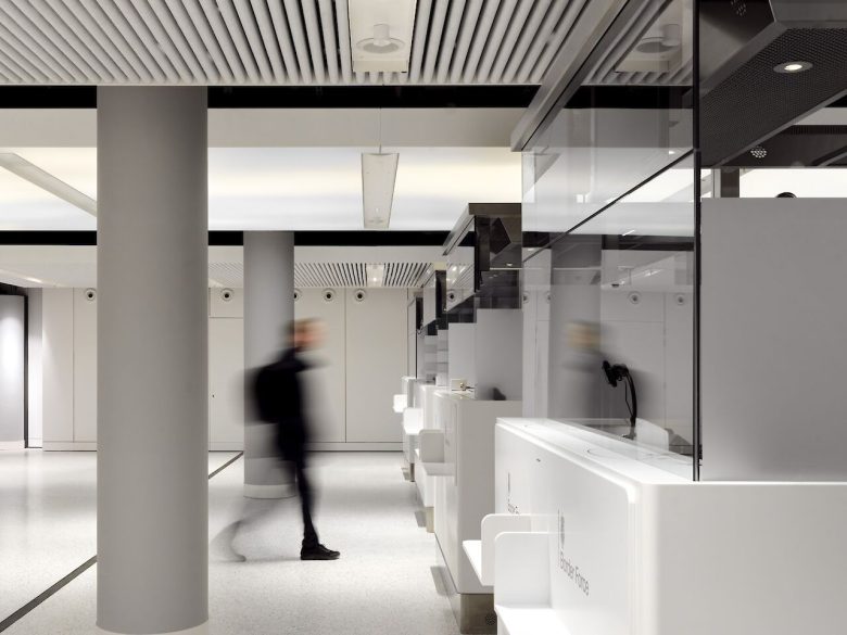 много касс Eurostar UK Terminal