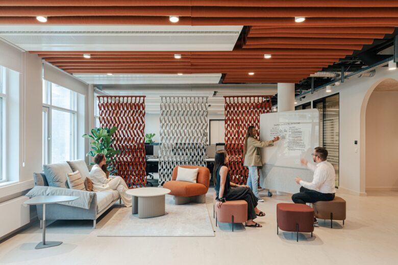 неформальная комната совещаний Mastercard