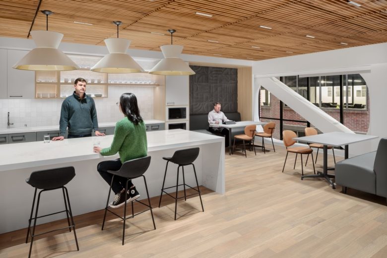 обеденная зона 180 Howard