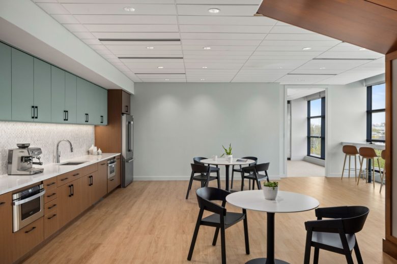 обеденная зона вид сбоку Burr & Forman