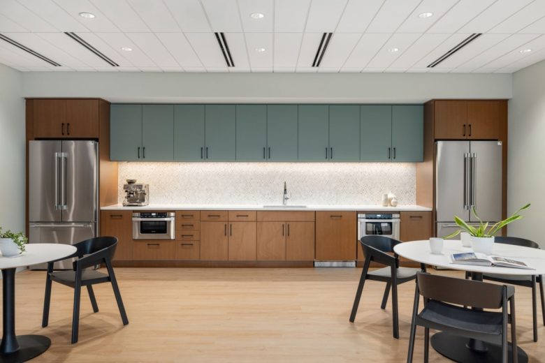 обеденная зона Burr & Forman