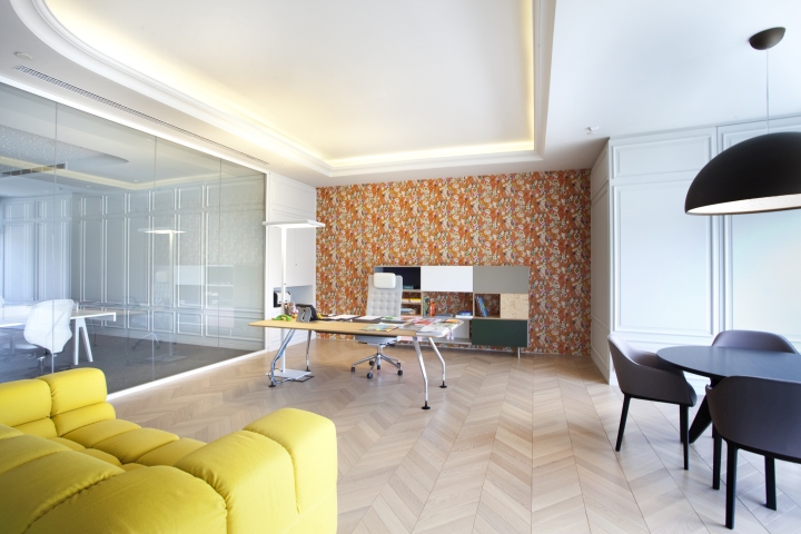 Современный и динамичный дизайн офиса компании Mullenlowe, Стамбул, Турция