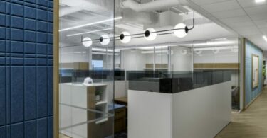 офисные кабины за стеклянными перегородками Colliers