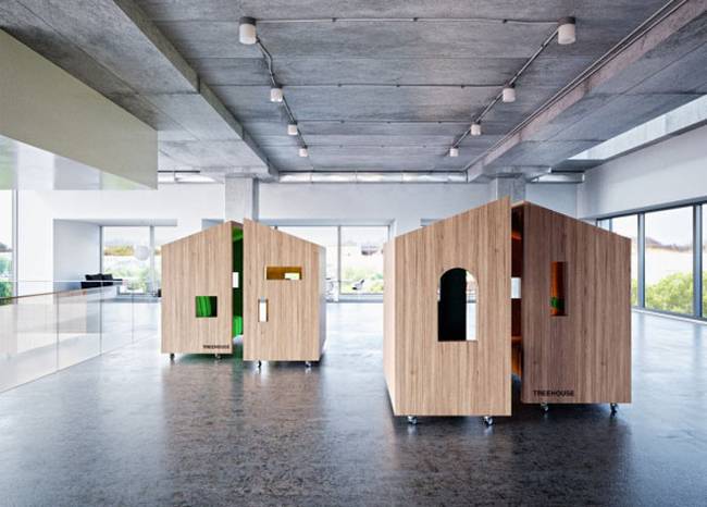 Офисные блоки из древесины: комбинация из двух кабинок