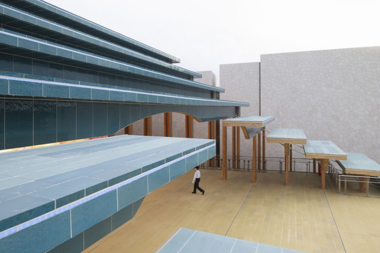 огромная лестница Spanish Pavilion at Expo Osaka 2025