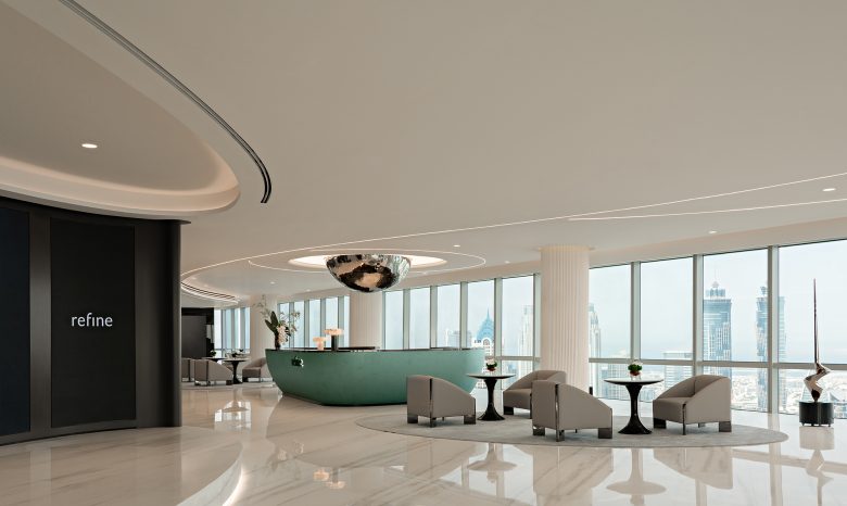 основной вид на ресепшн Refine Dubai Headquarters