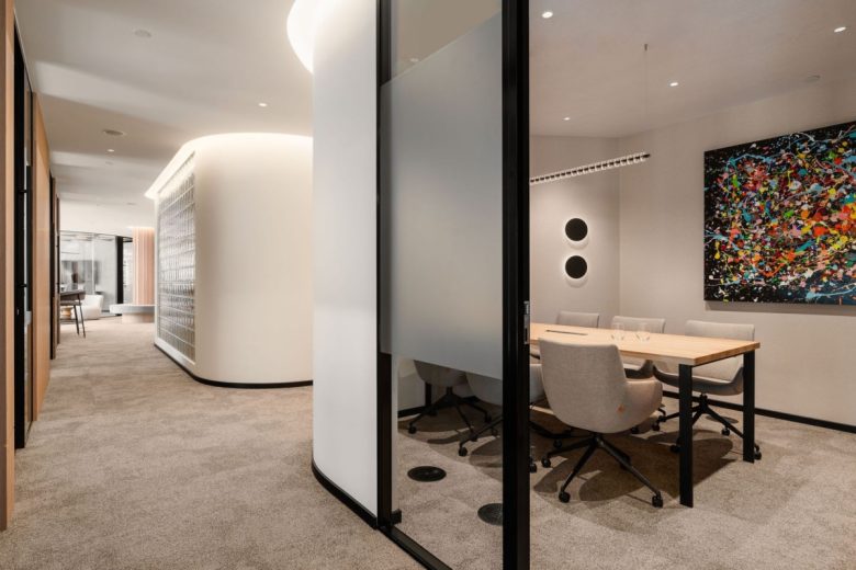 отдельные рабочие кабины Rock Capital Offices