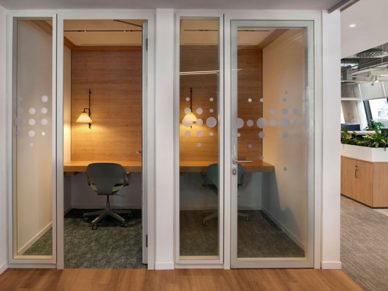 отдельные рабочие кабинеты Informa Offices