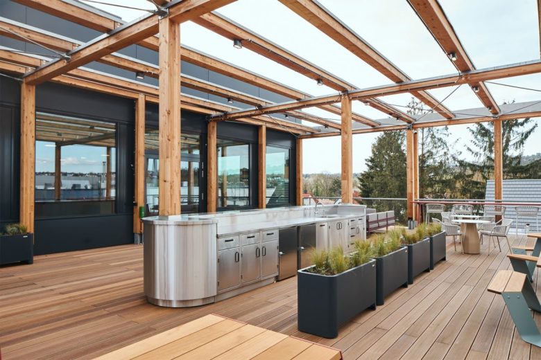 терраса с обеденной зоной  IT-компании в Сан-Франциско