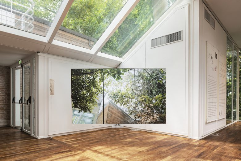 панно с зеленью на стене Korean Pavilion