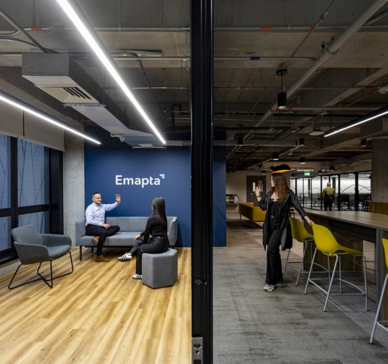 перегородка между двумя офисами Emapta