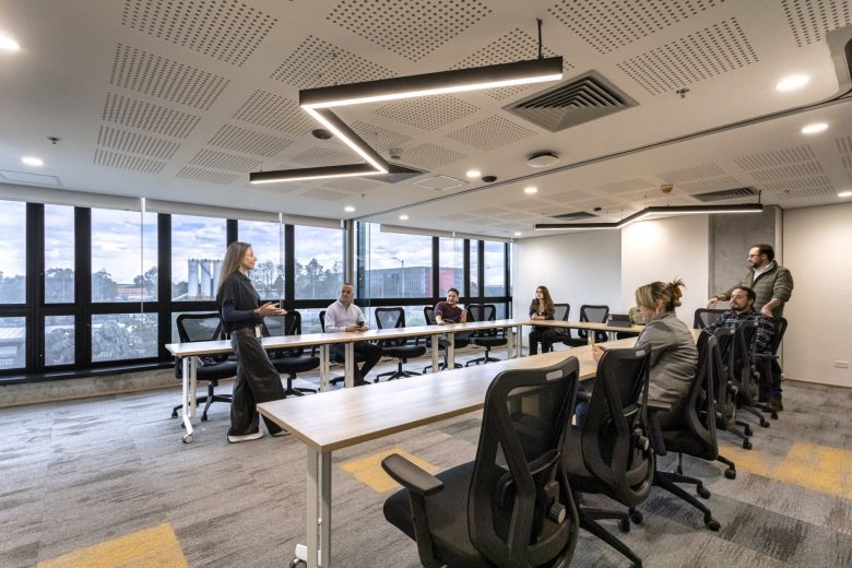 переговорная стол буквой П - Emapta