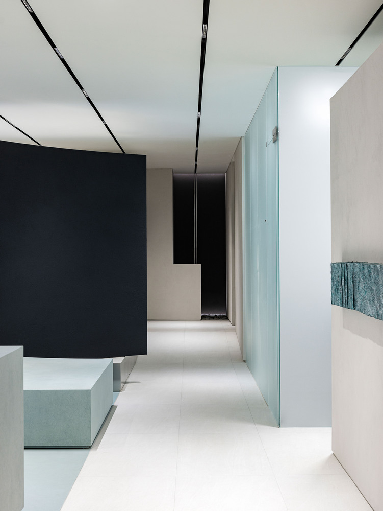 проход с другой стороны Hearts Hannam Hair Salon