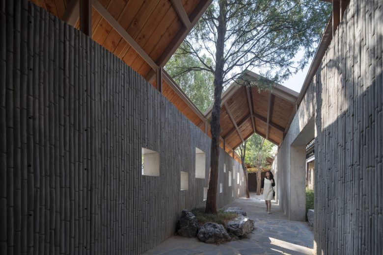 проход вдоль забора Revitalization of The Relic Site of Yongle Palace