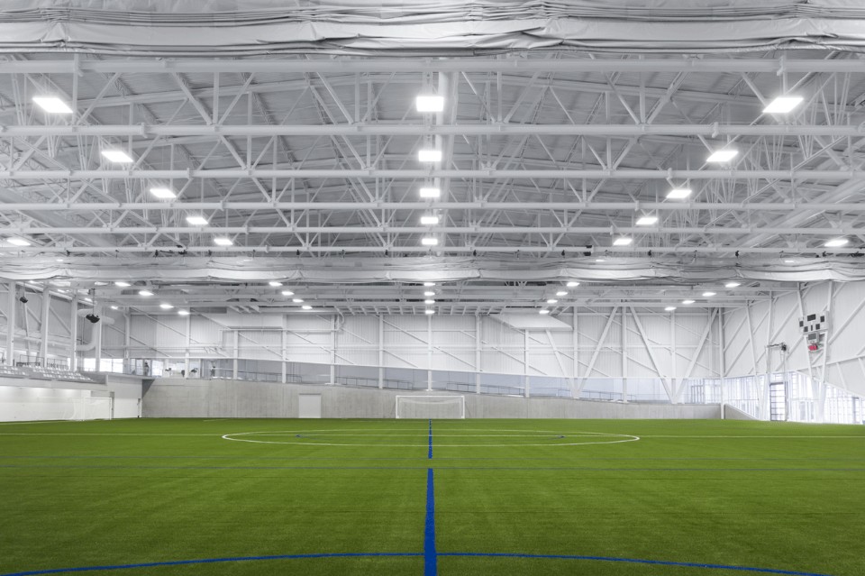 Белый потолок в проекте спортивных залов