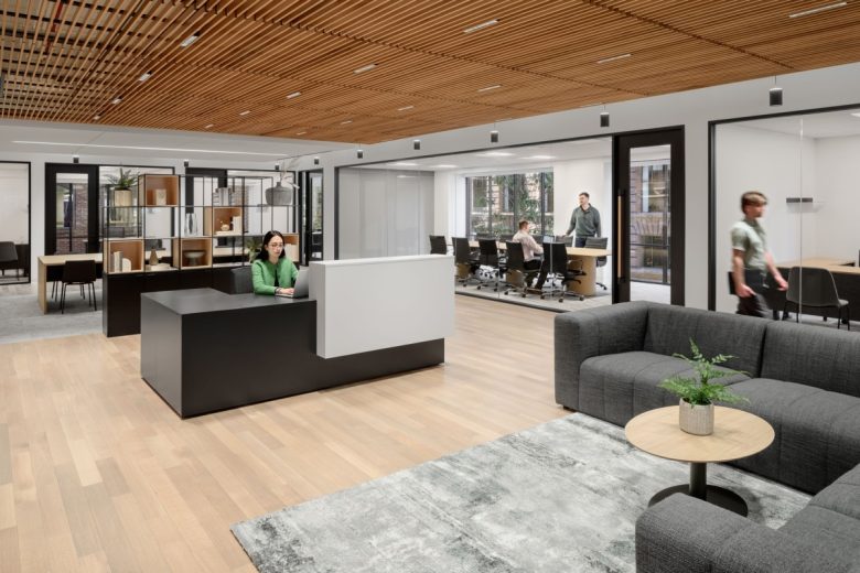 рабочая зона и зона отдыха с диваном 180 Howard