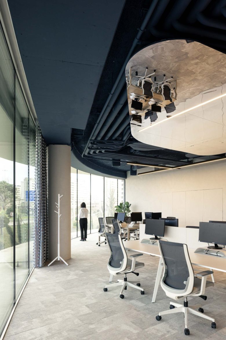 рабочее пространство фасадные окна Oporto MAZARS offices