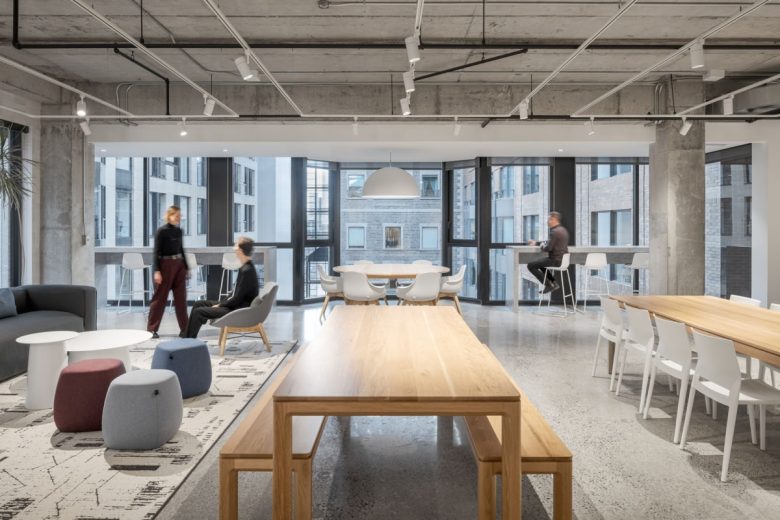 рабочее пространство офиса Montréal International Offices