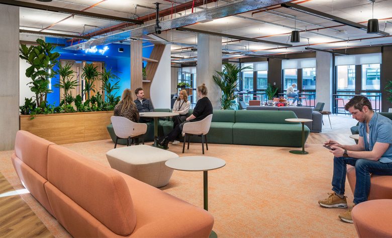 рабочее пространство с диванами Tide – An Immersive Brand Led Workspace