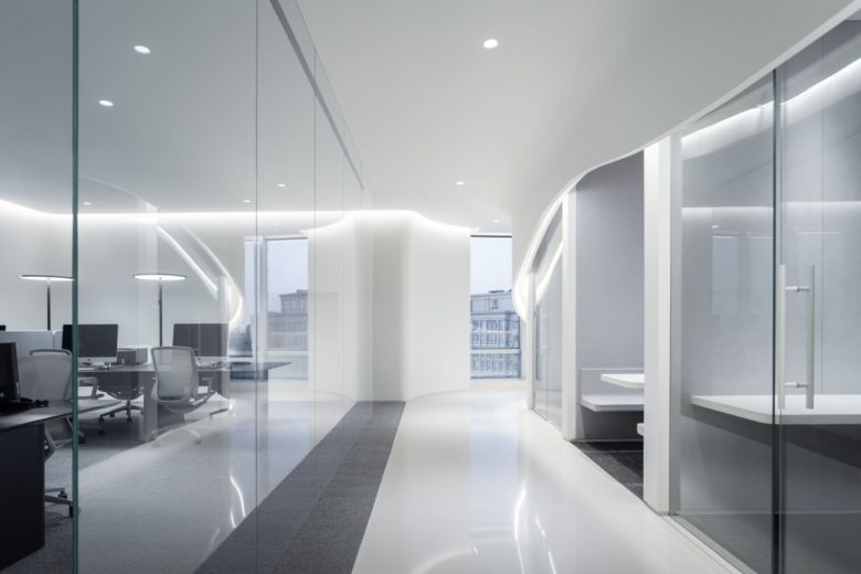 рабочие кабинеты разделенные коридором Wutai Medical Group Office