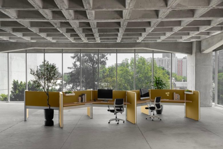 рабочие места с перегородками SETTO желтые фасады