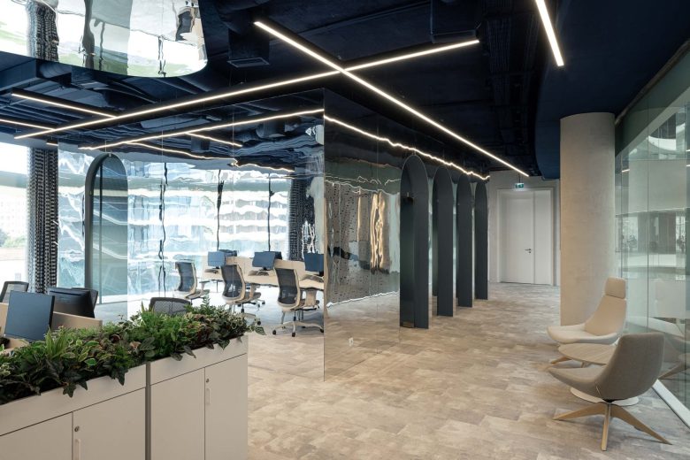 рабочие места за стеклянной перегородкой Oporto MAZARS offices
