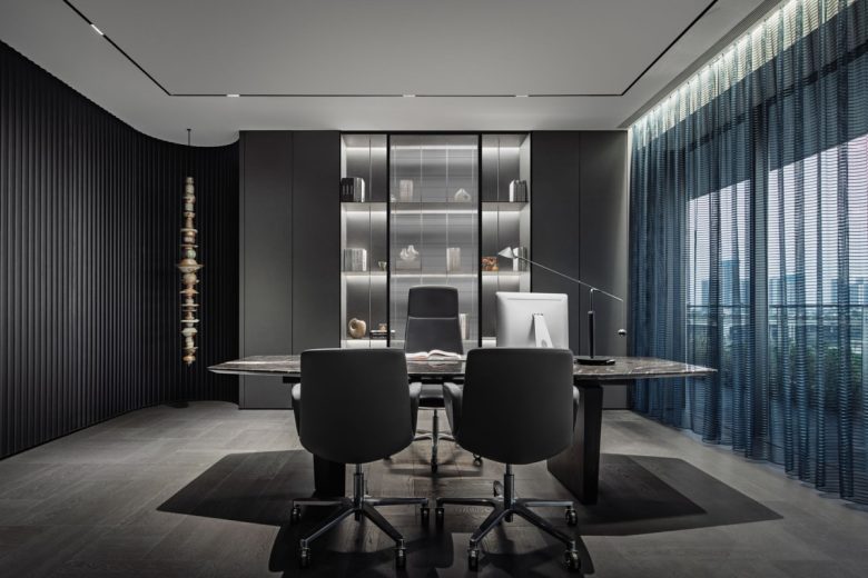 рабочий кабинет Max Zone Show Office & Sales Center in Foshan