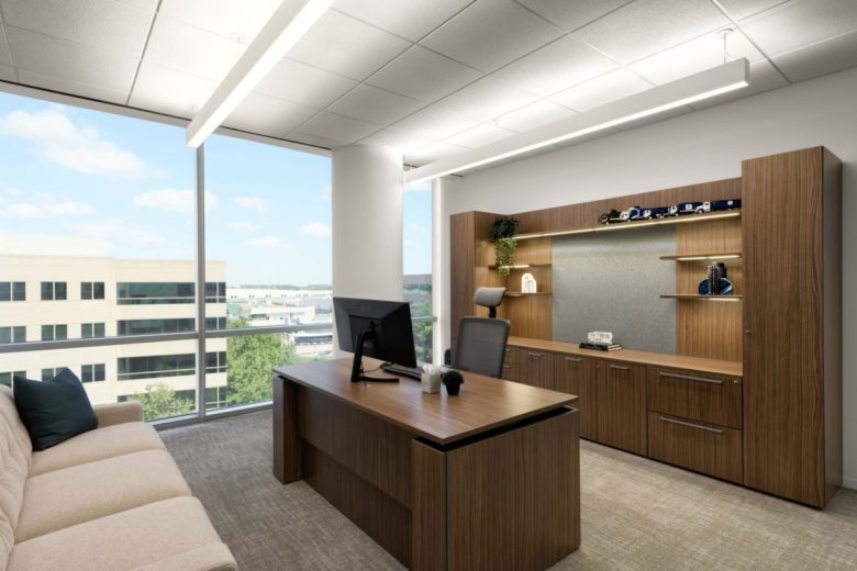 рабочий кабинет Waste Connections Level 6 Executive Suite