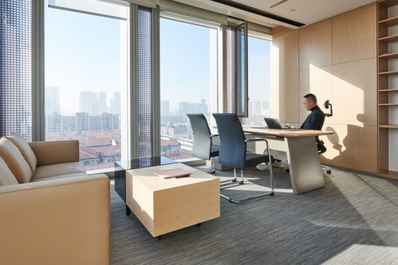 рабочий кабинет с диваном China Merchants Securities Office